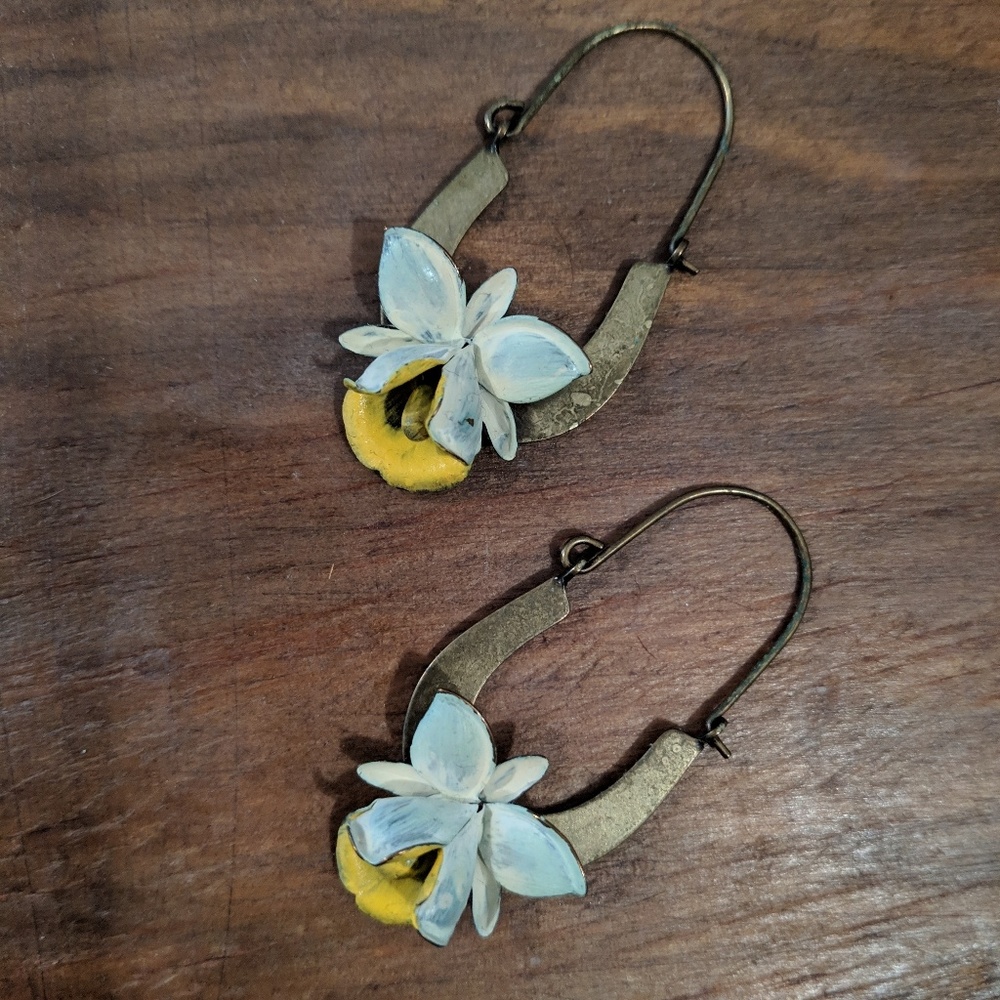 Artisanal Flower Earrings 🌼